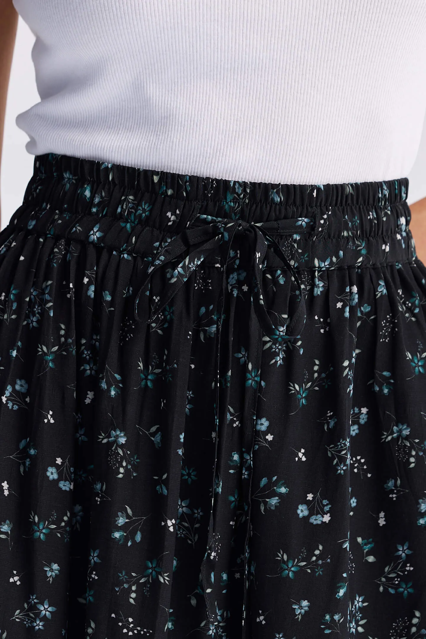 Drawstring Short Skirt in Dark Blue Florals