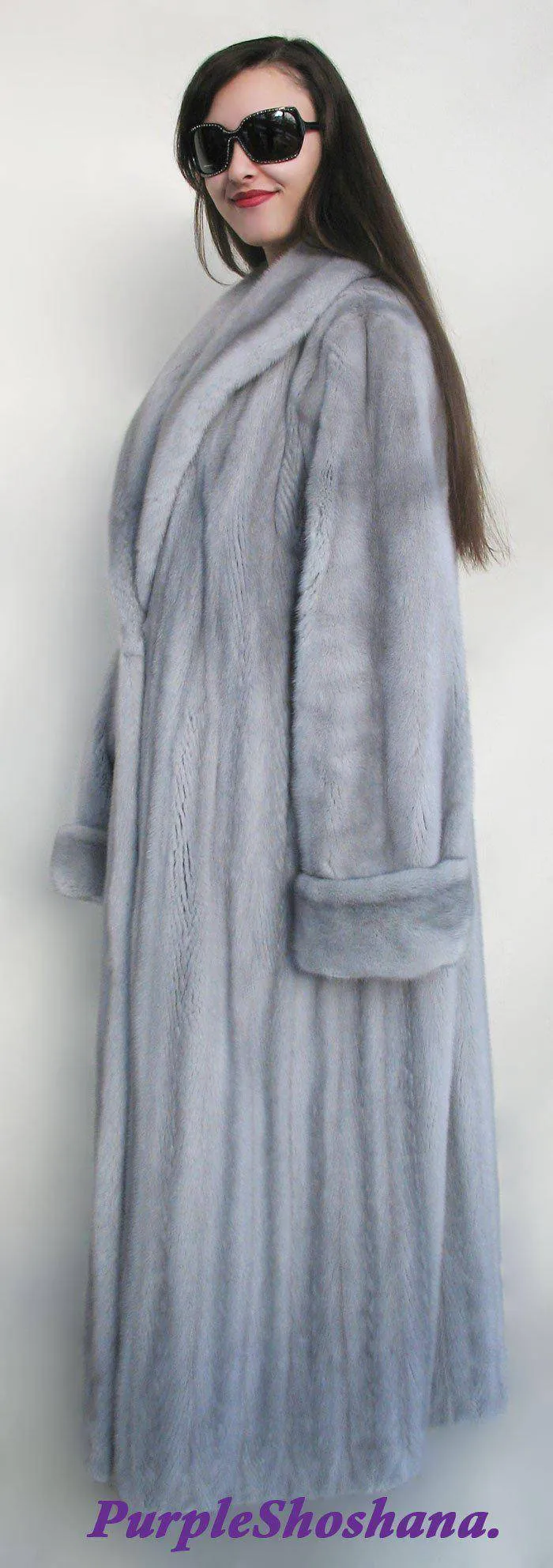 Glamorous Blue Sapphire Female Solid Silver Canadian Mink Fur Coat M/L